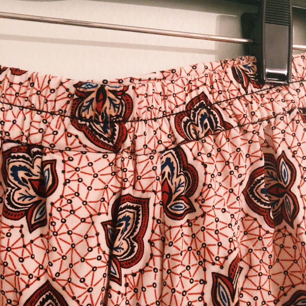 Flowy Patterned Shorts - Picture 4 of 5